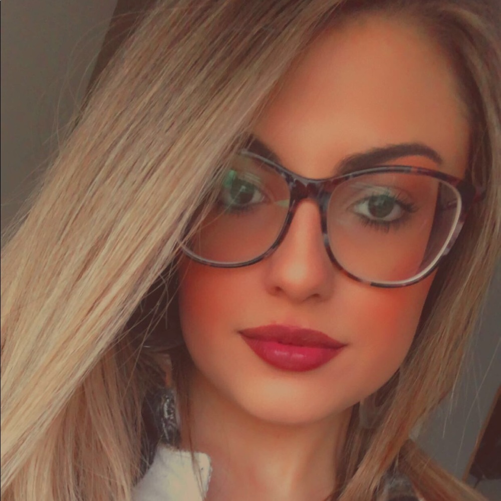 Meet your Posher, Jessica